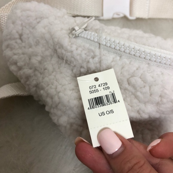 NWT Aerie Offline Sherpa Fannie Pack Belt Bag - Picture 6 of 9